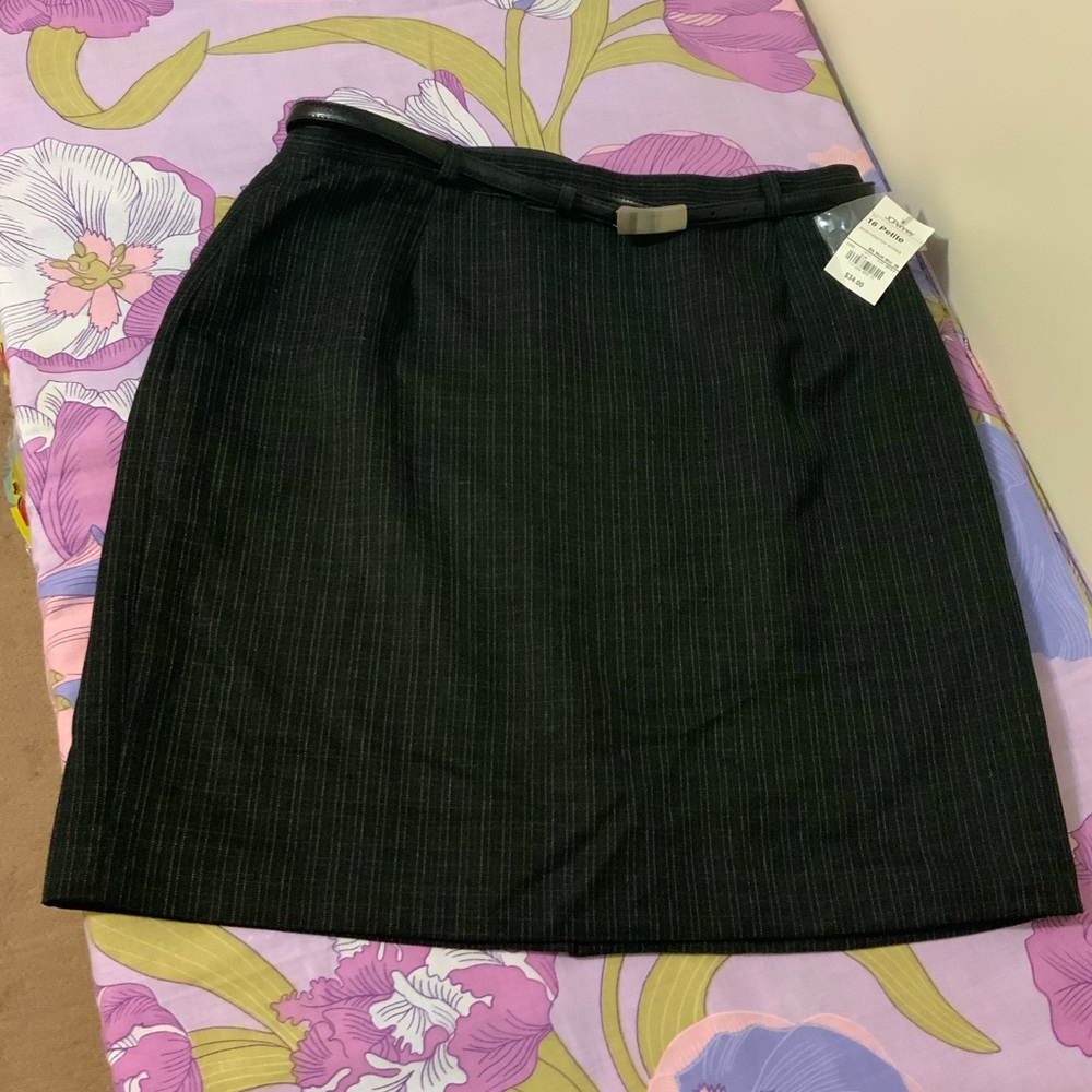 NWT Worthington Made of Italy Fabric Black plaid mini Skirt 16 Petite